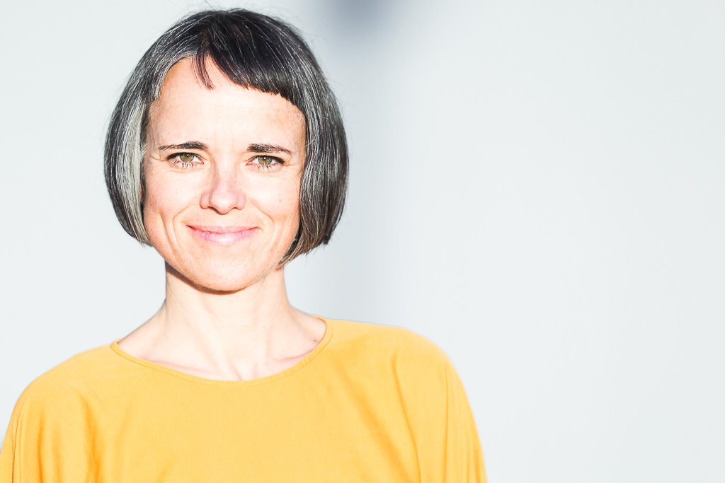 [Porträtfoto] Heike Baudach, Heilpraktikerin mit Praxis für Osteopathie in Karlsruhe. Foto: Kirsten Bohlig